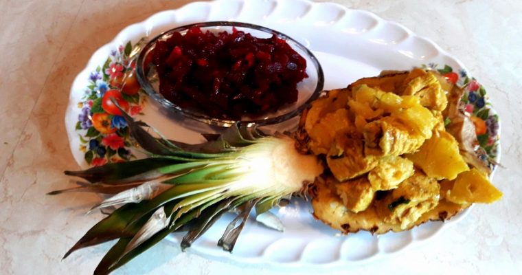 Kurczak Curry z ananasem oraz surówką z buraczków  z jabłkiem