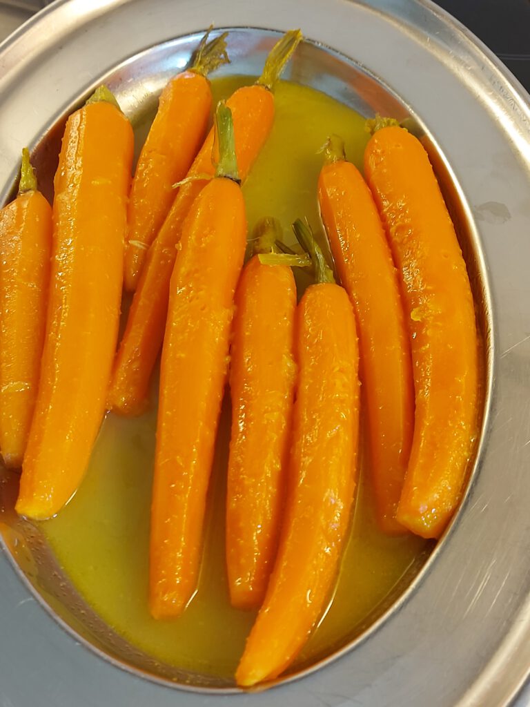 Marchewka karmelizowana z sokiem z pomarańczy
