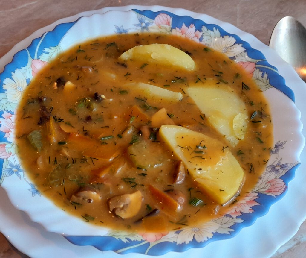 Zupa grzybowa - Czeska Kulajda z dwóch rodzajów grzybów